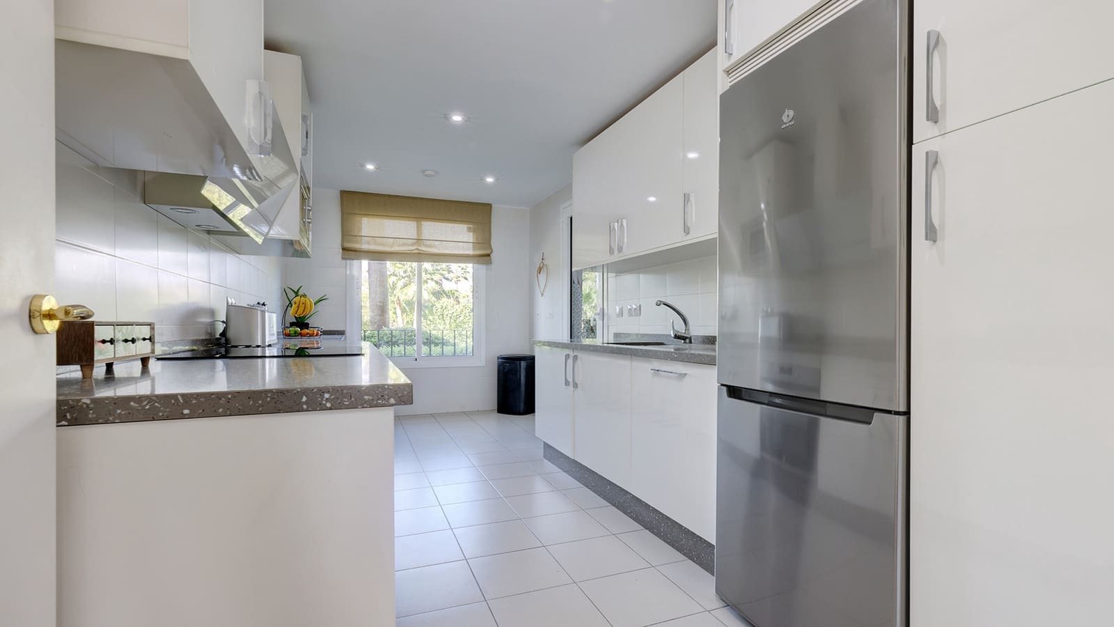 3 bedroom Apartment for sale in Manilva with pool garage - € 595,000 (Ref: 9359118)