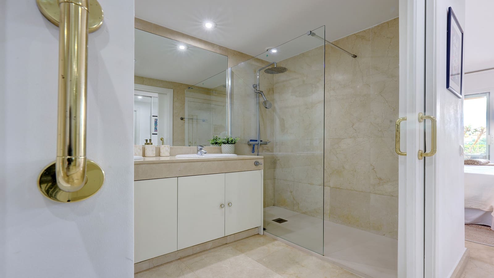 3 bedroom Apartment for sale in Manilva with pool garage - € 595,000 (Ref: 9359118)