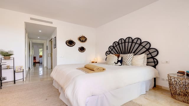 3 quarto Apartamento para venda em Castillo de la Duquesa, Manilva com piscina garagem - 595 000 € (Ref: 9359118)