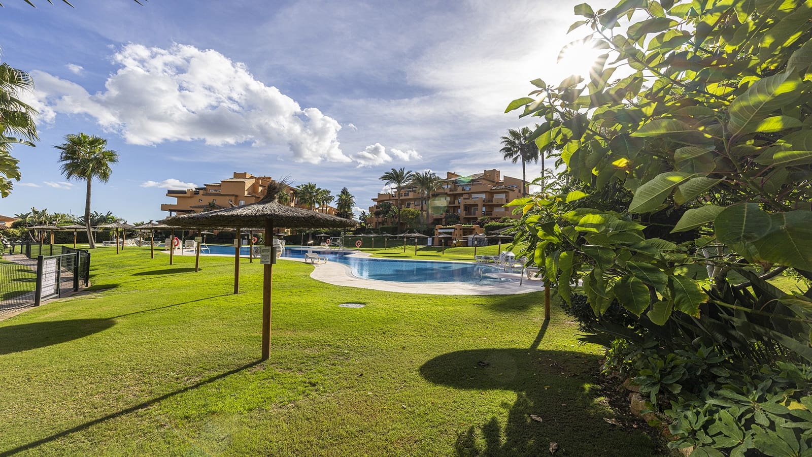 3 bedroom Apartment for sale in Manilva with pool garage - € 595,000 (Ref: 9359118)
