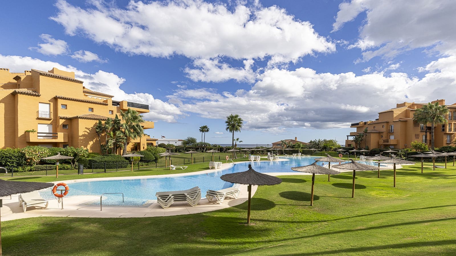 3 bedroom Apartment for sale in Manilva with pool garage - € 595,000 (Ref: 9359118)