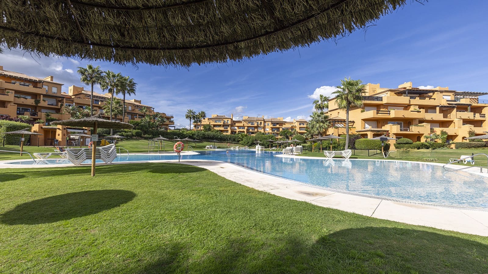 3 bedroom Apartment for sale in Manilva with pool garage - € 595,000 (Ref: 9359118)