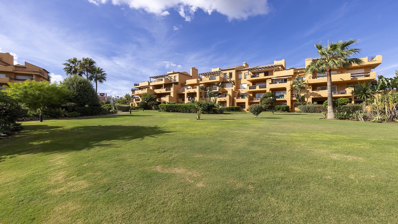 3 bedroom Apartment for sale in Manilva with pool garage - € 595,000 (Ref: 9359118)