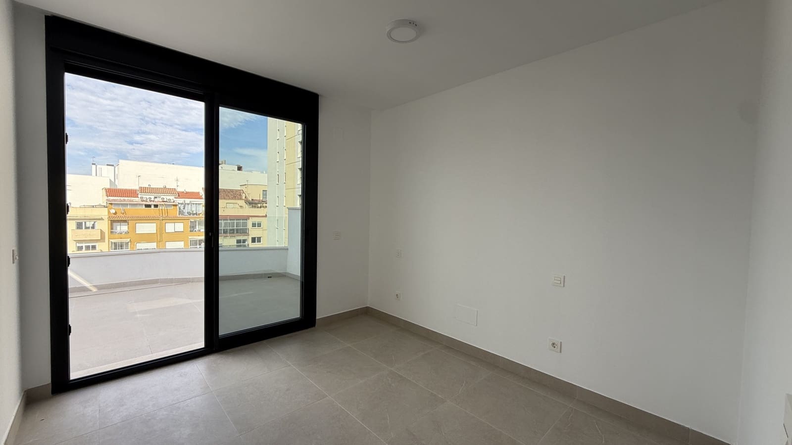 1 soveværelse Penthouse til salg i Estepona - € 650.000 (Ref: 9400736)