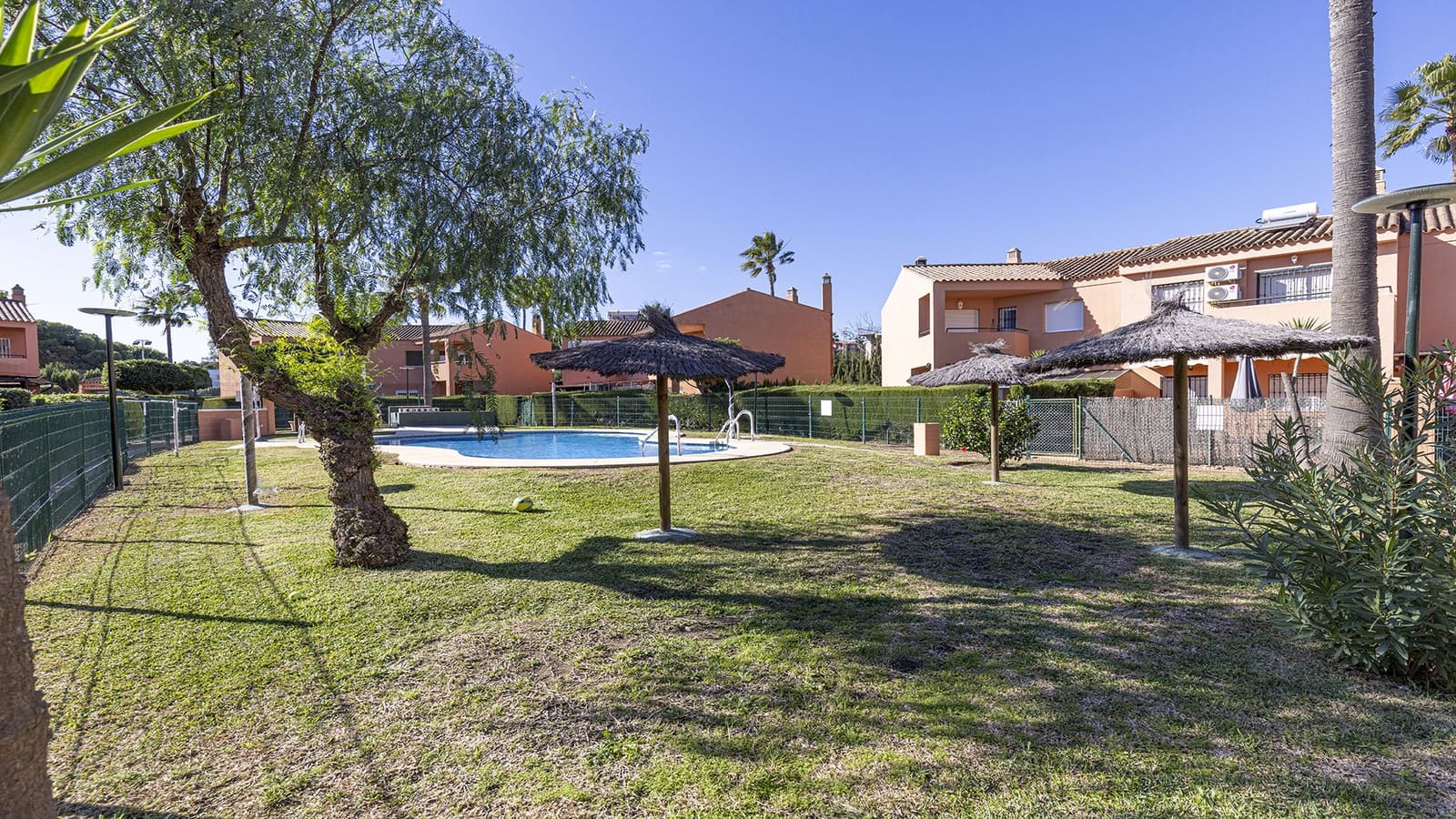 1 sypialnia Apartament na sprzedaż w Manilva z basenem garażem - 230 000 € (Ref: 9406451)