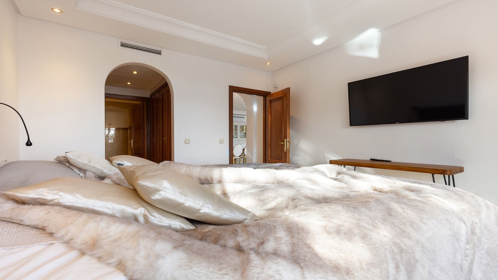 2 bedroom Apartment for sale in Guadalmansa with pool garage - € 1,475,000 (Ref: 9422211)