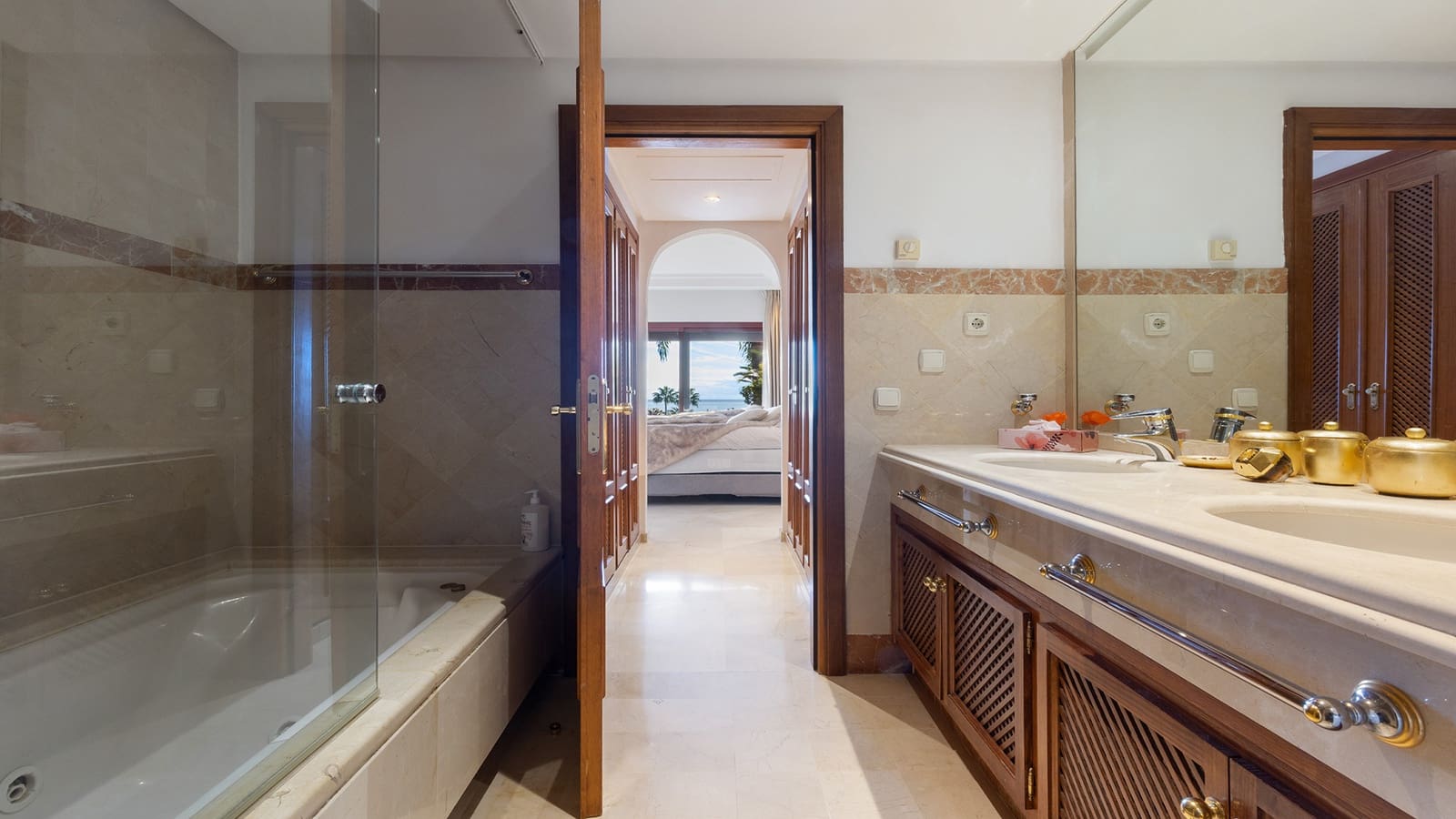 2 bedroom Apartment for sale in Guadalmansa with pool garage - € 1,475,000 (Ref: 9422211)