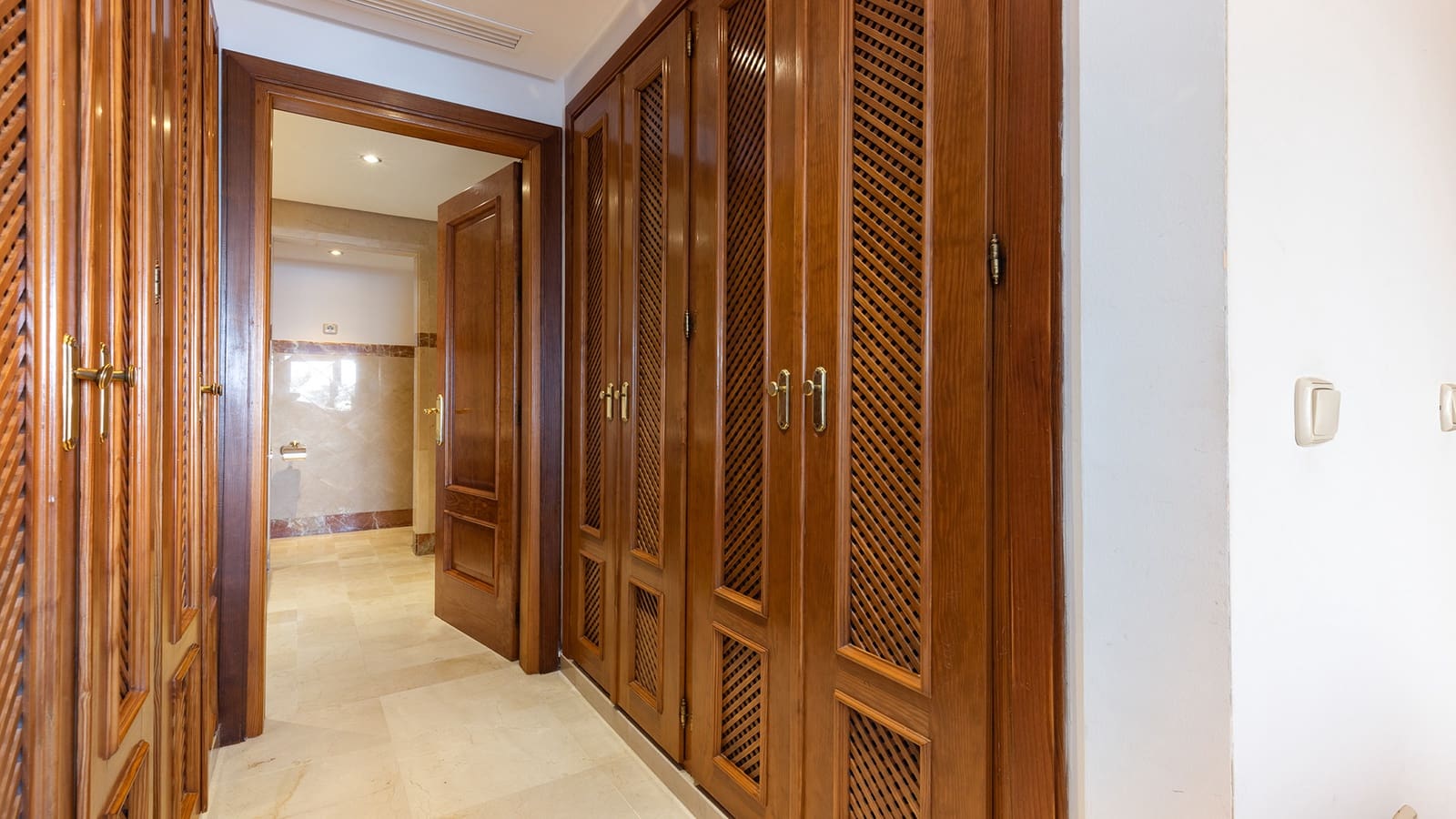 2 bedroom Apartment for sale in Guadalmansa with pool garage - € 1,475,000 (Ref: 9422211)