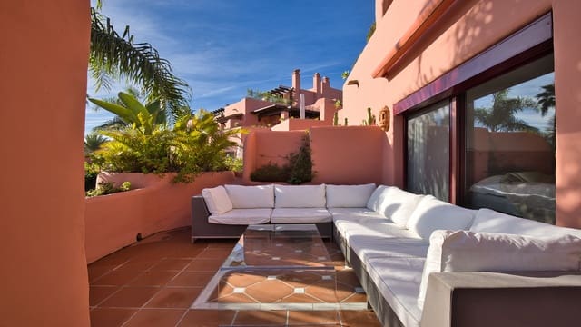 2 soverom Leilighet til salgs i Resinera-Voladilla, Estepona med svømmebasseng garasje - € 1 475 000 (Ref: 9422211)