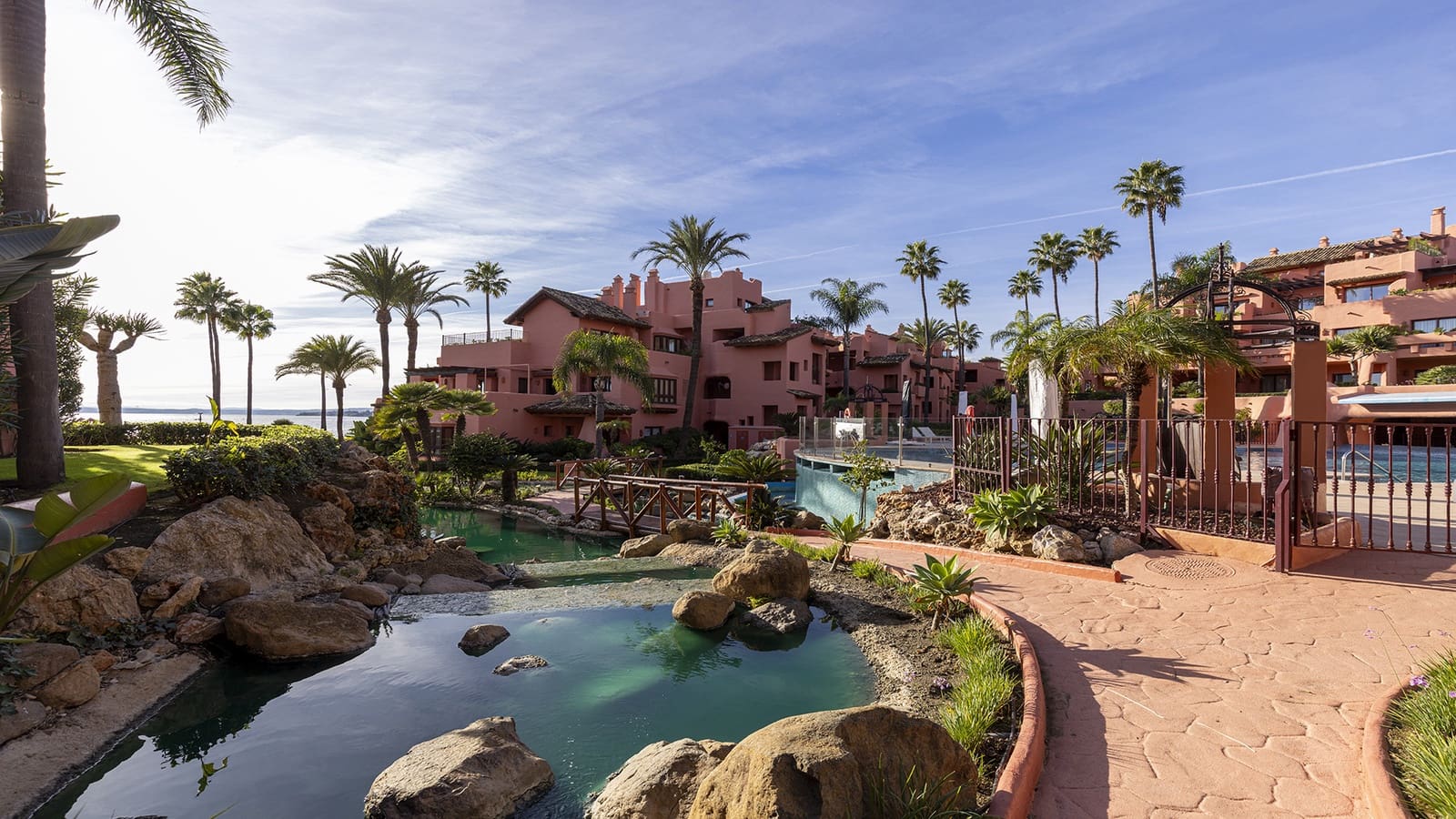 2 bedroom Apartment for sale in Guadalmansa with pool garage - € 1,475,000 (Ref: 9422211)