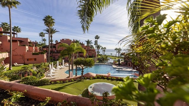 2 soverom Leilighet til salgs i Resinera-Voladilla, Estepona med svømmebasseng garasje - € 1 475 000 (Ref: 9422211)