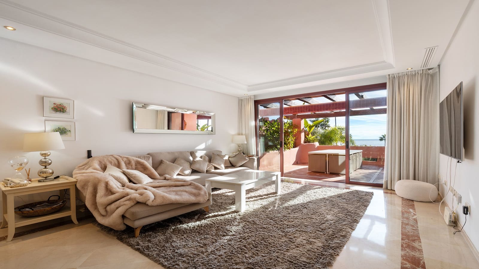 2 bedroom Apartment for sale in Guadalmansa with pool garage - € 1,475,000 (Ref: 9422211)