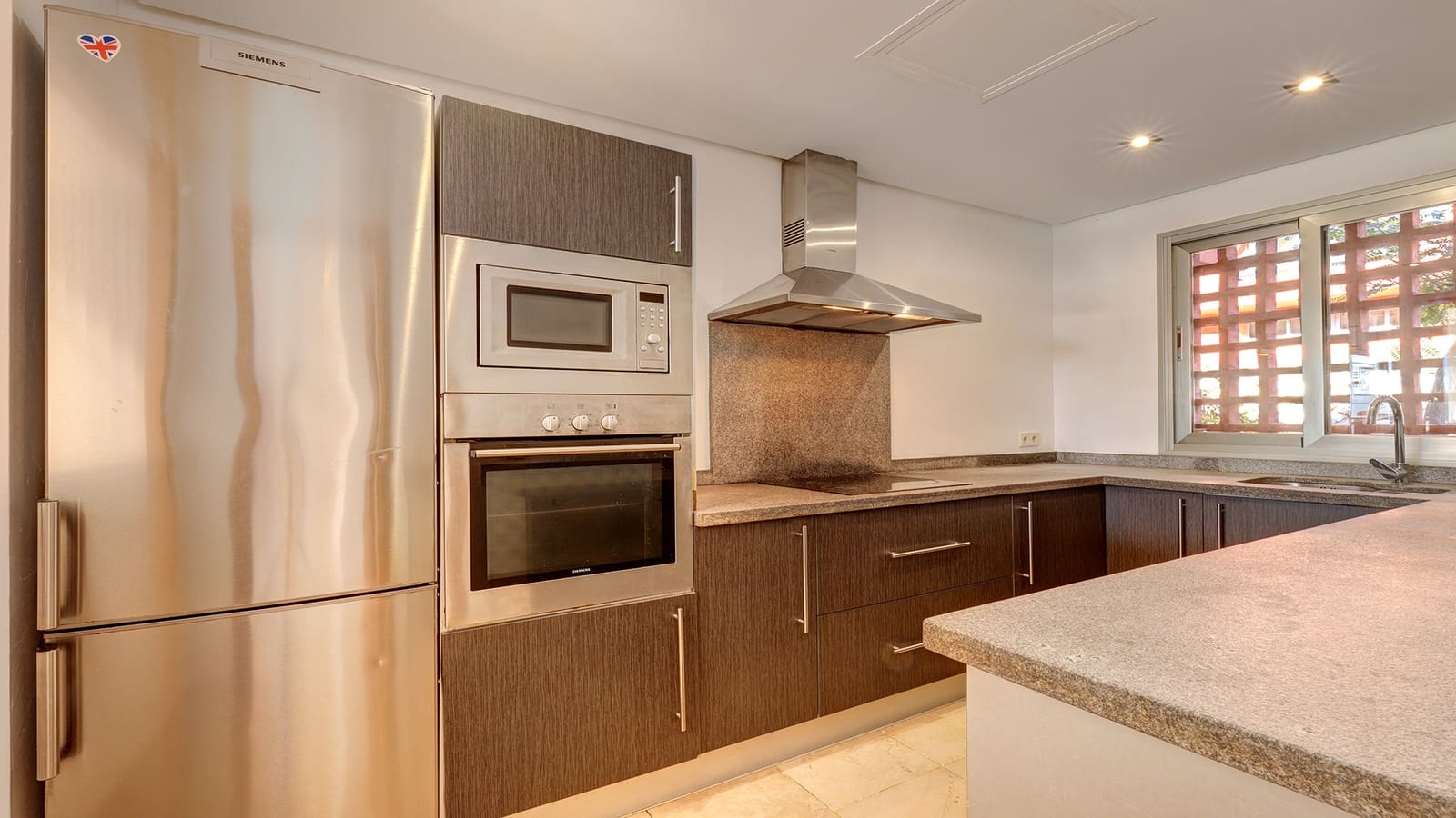 2 bedroom Townhouse for sale in Manilva with pool garage - € 400,000 (Ref: 9470304)