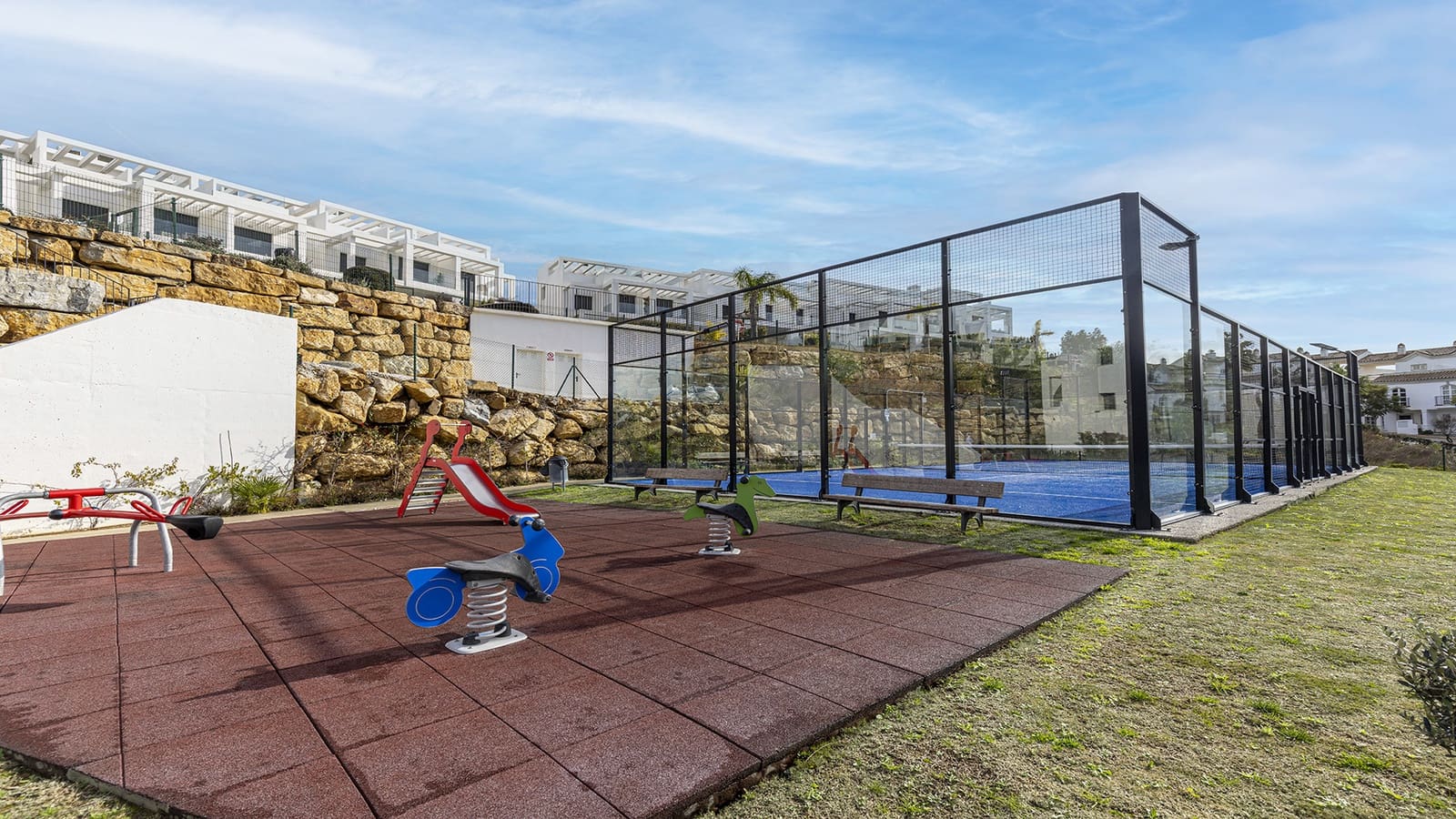 3 soveværelse Byhus til salg i Manilva med swimmingpool garage - € 699.000 (Ref: 9547859)