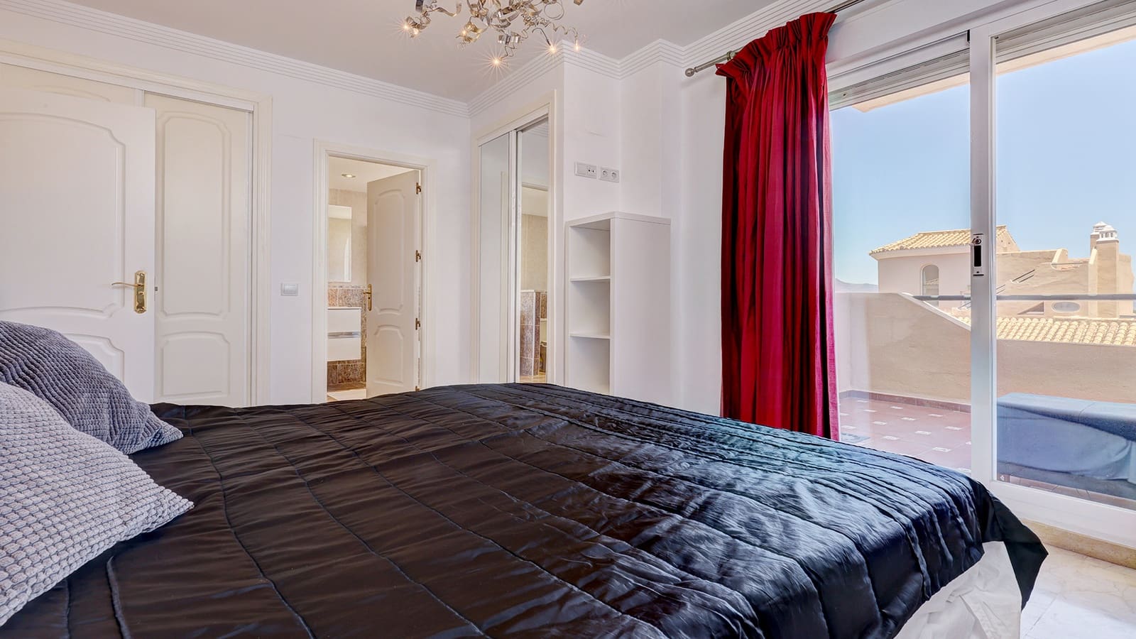 4 sypialnia Dom na sprzedaż w Manilva z basenem garażem - 495 000 € (Ref: 9674026)