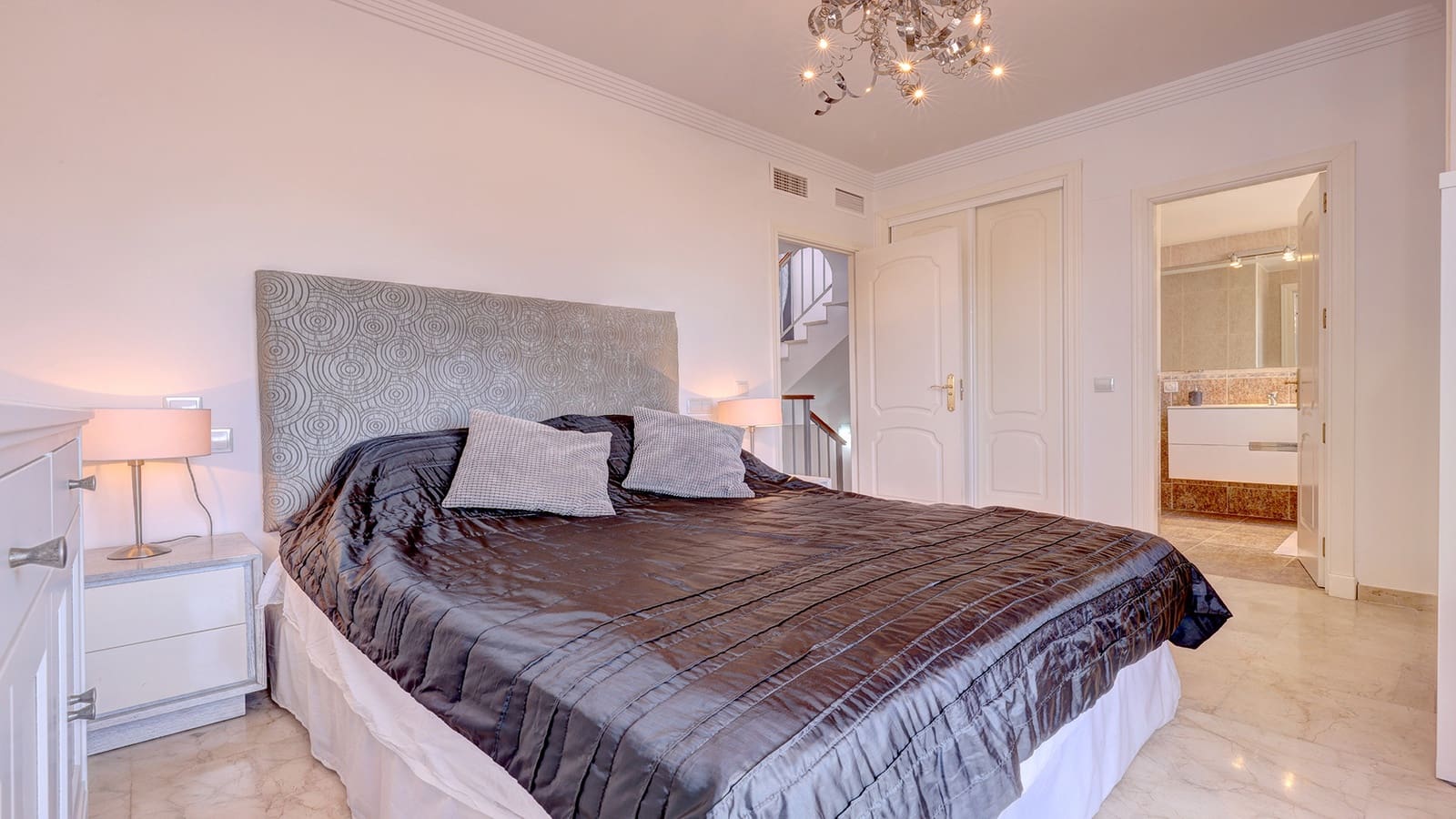 4 sypialnia Dom na sprzedaż w Manilva z basenem garażem - 495 000 € (Ref: 9674026)