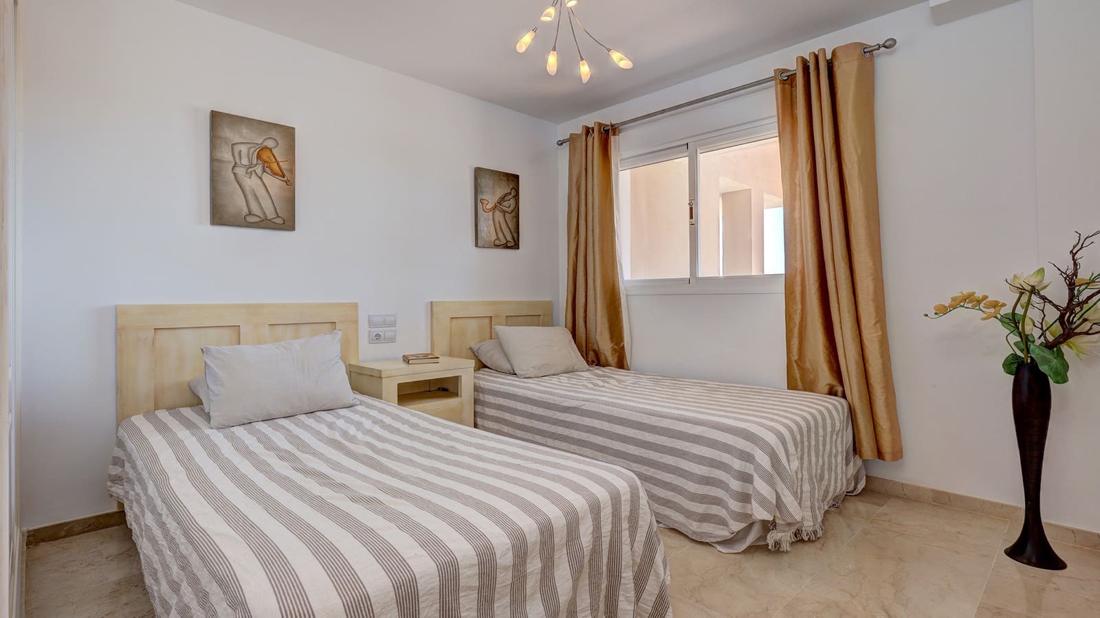 4 sypialnia Dom na sprzedaż w Manilva z basenem garażem - 495 000 € (Ref: 9674026)