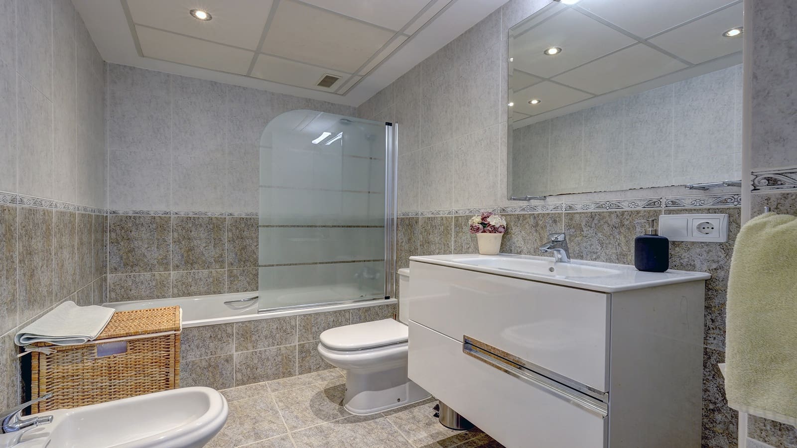 4 sypialnia Dom na sprzedaż w Manilva z basenem garażem - 495 000 € (Ref: 9674026)