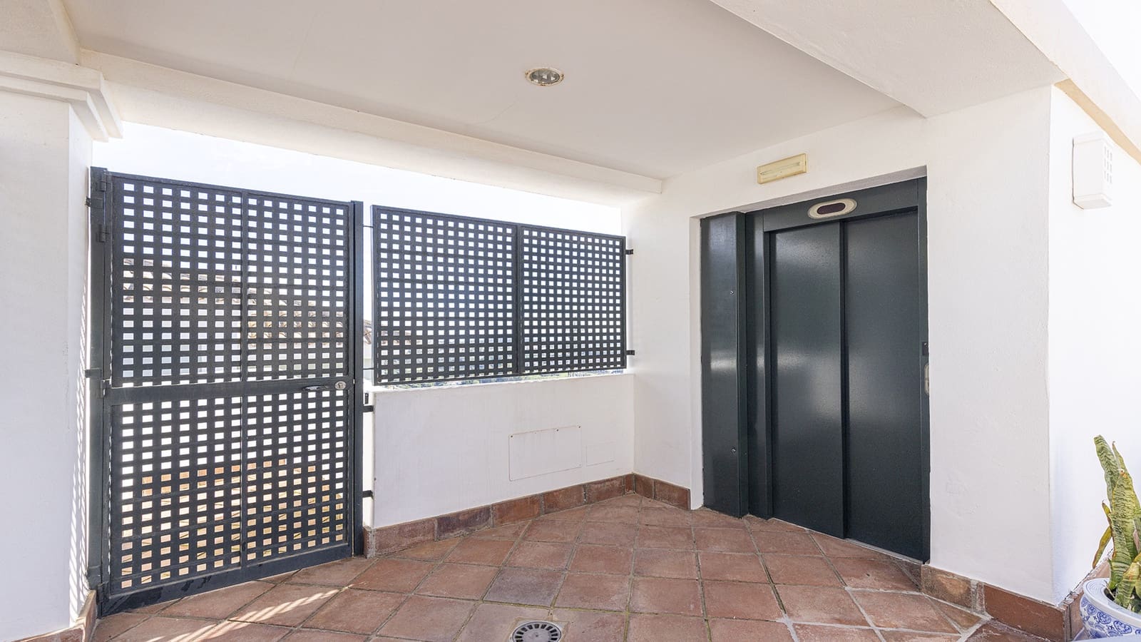 3 bedroom Penthouse for sale in Casares with pool garage - € 650,000 (Ref: 9674027)