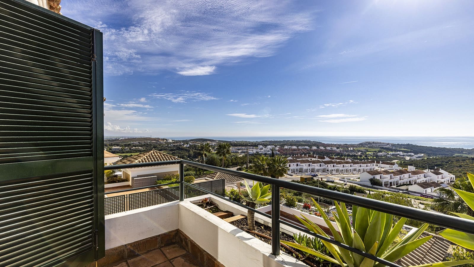 3 bedroom Penthouse for sale in Casares with pool garage - € 650,000 (Ref: 9674027)