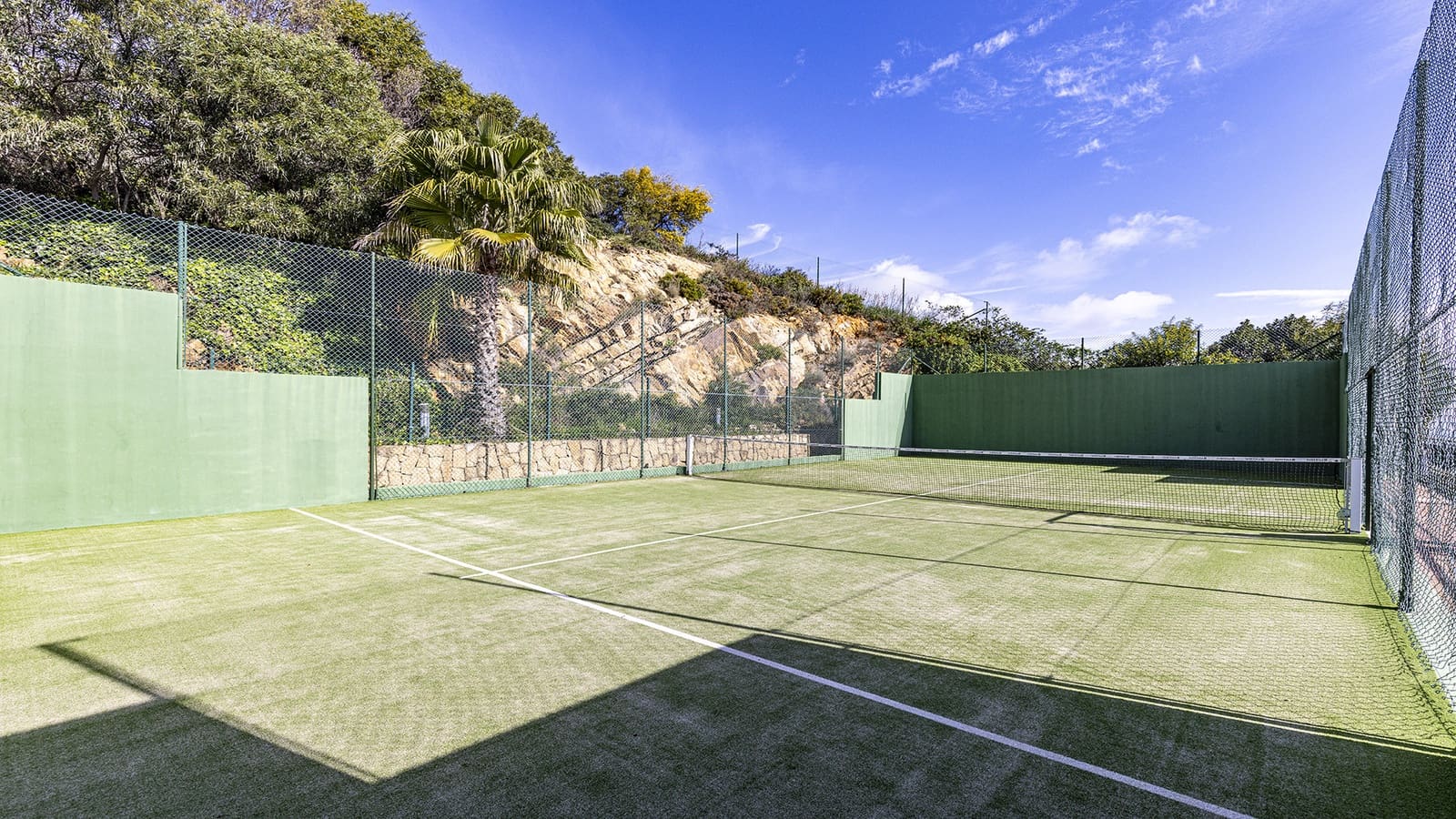3 bedroom Penthouse for sale in Casares with pool garage - € 650,000 (Ref: 9674027)