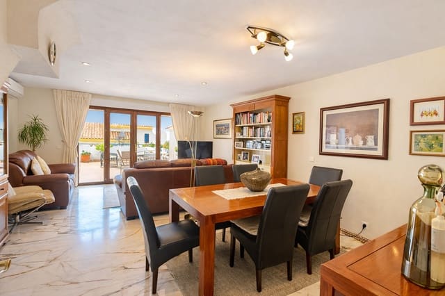 4 soveværelse Byhus til salg i Manilva med swimmingpool garage - € 450.000 (Ref: 9698723)