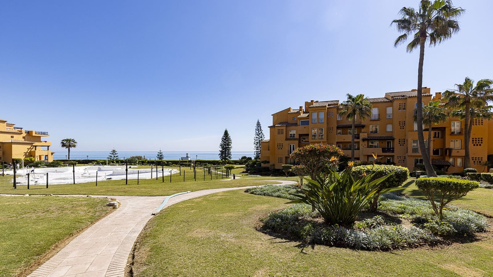 3 bedroom Apartment for sale in Manilva with pool garage - € 650,000 (Ref: 9729272)