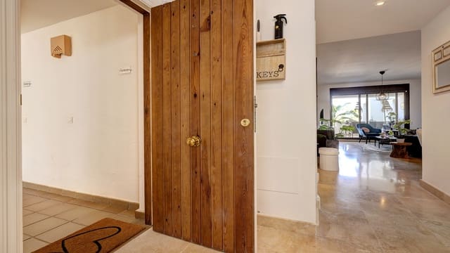 2 quarto Apartamento para venda em La Duquesa / Puerto de la Duquesa, Manilva com piscina garagem - 269 000 € (Ref: 9784118)