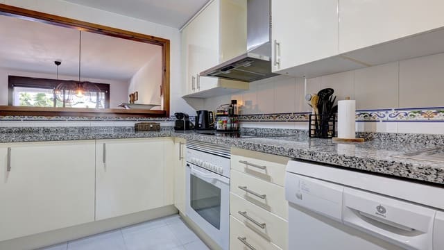 2 quarto Apartamento para venda em La Duquesa / Puerto de la Duquesa, Manilva com piscina garagem - 269 000 € (Ref: 9784118)