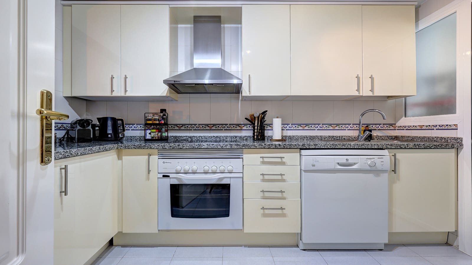 2 chambre Appartement à vendre à Manilva avec piscine garage - 269 000 € (Ref: 9784118)