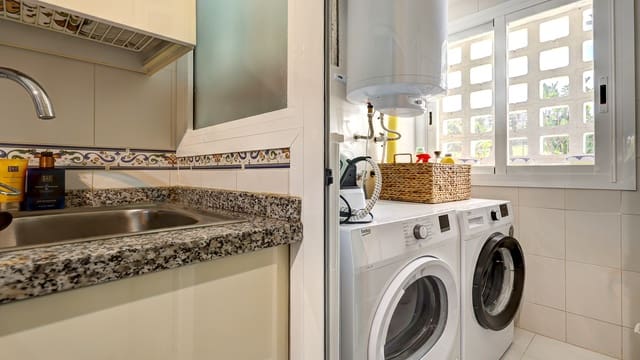 2 quarto Apartamento para venda em La Duquesa / Puerto de la Duquesa, Manilva com piscina garagem - 269 000 € (Ref: 9784118)