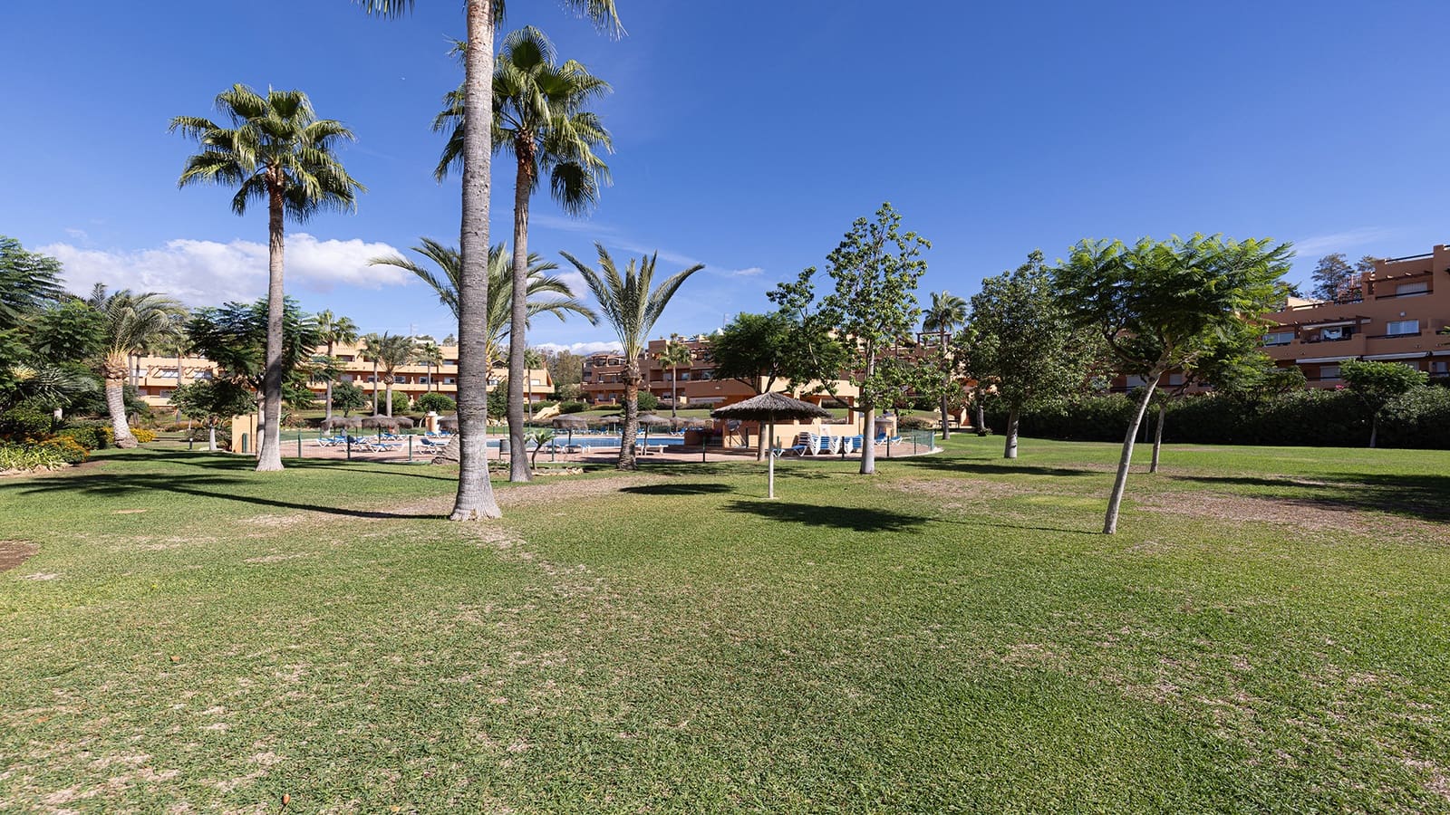 2 soveværelse Lejlighed til salg i Casares med swimmingpool garage - € 240.000 (Ref: 9855215)