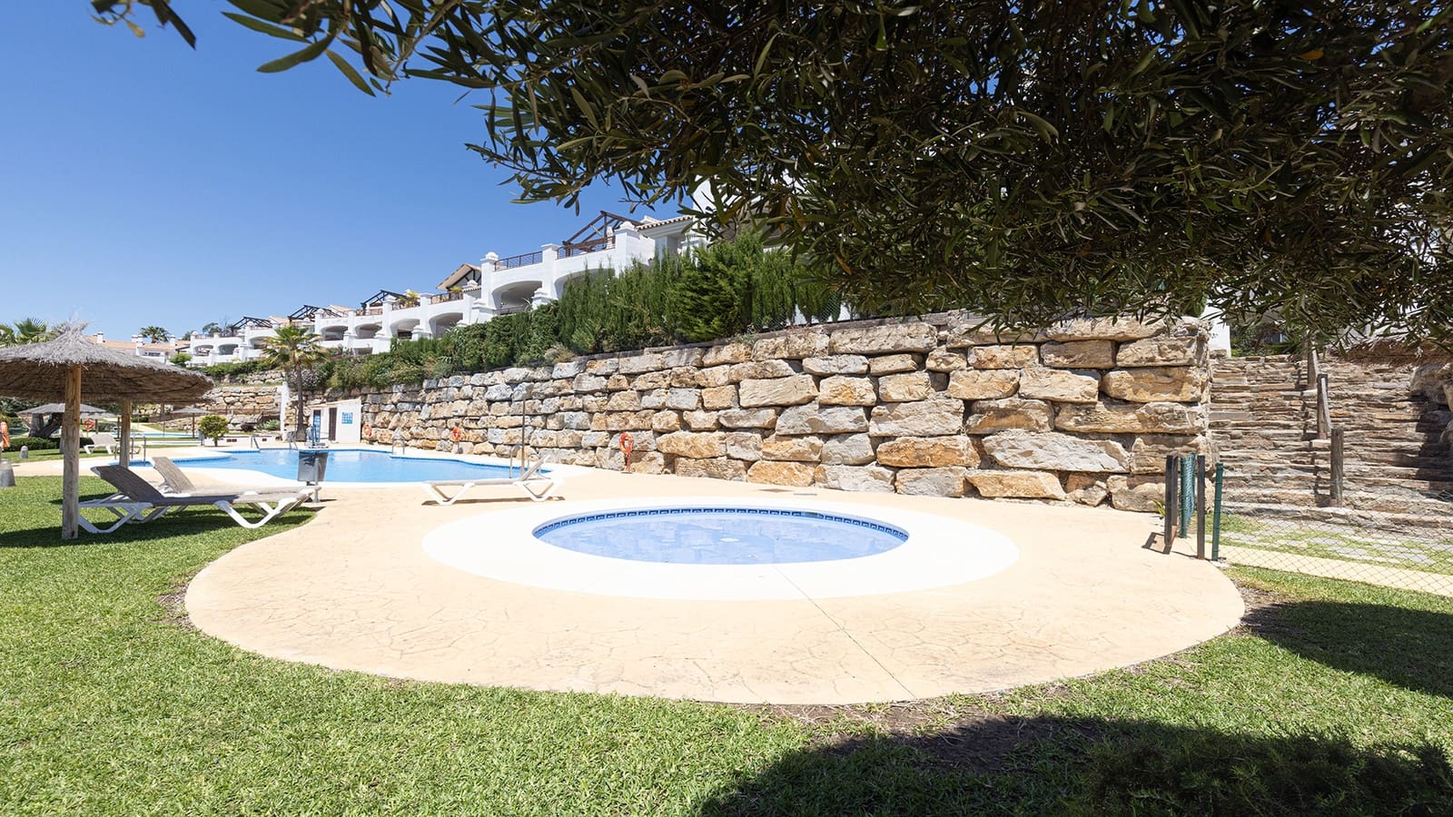 3 slaapkamer Penthouse te koop in Casares met zwembad garage - € 650.000 (Ref: 9865013)