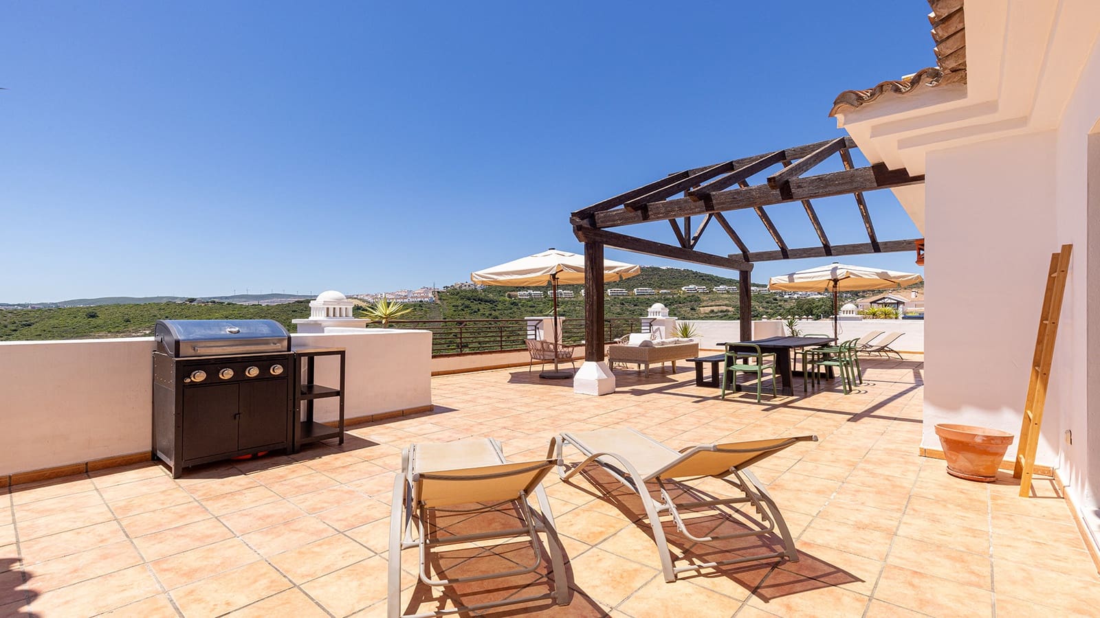 3 slaapkamer Penthouse te koop in Casares met zwembad garage - € 650.000 (Ref: 9865013)