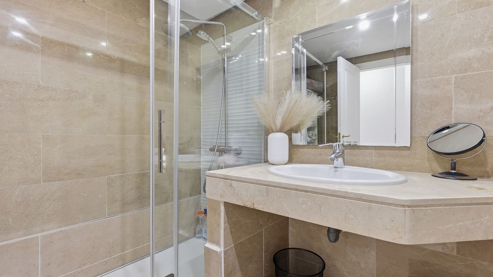 2 bedroom Apartment for sale in San Luis de Sabinillas with pool garage - € 329,000 (Ref: 9865014)