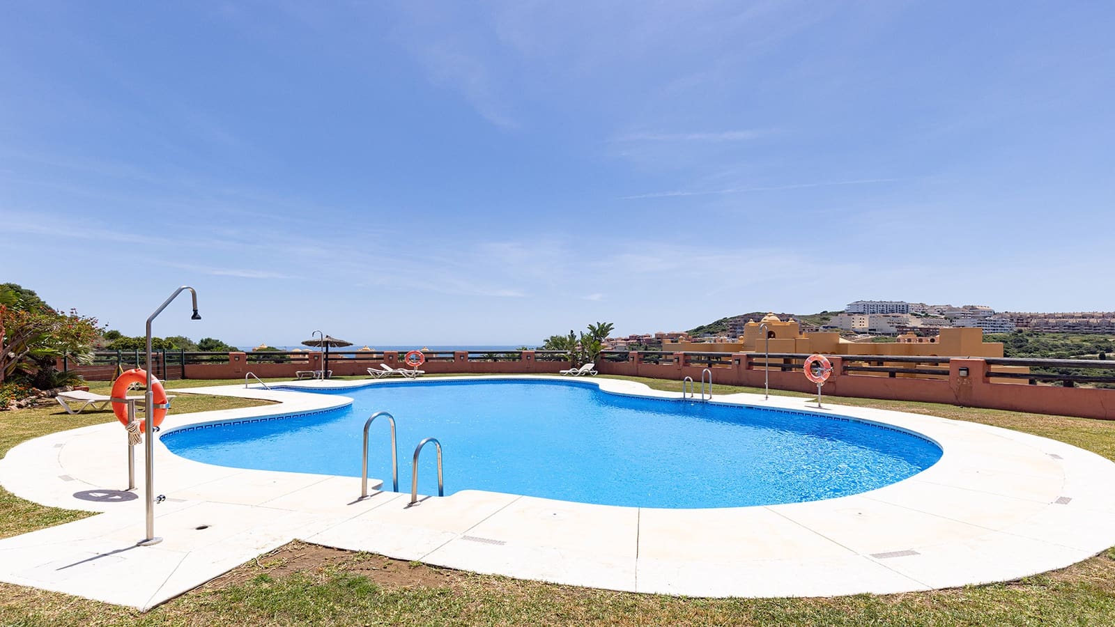 2 bedroom Apartment for sale in San Luis de Sabinillas with pool garage - € 329,000 (Ref: 9865014)