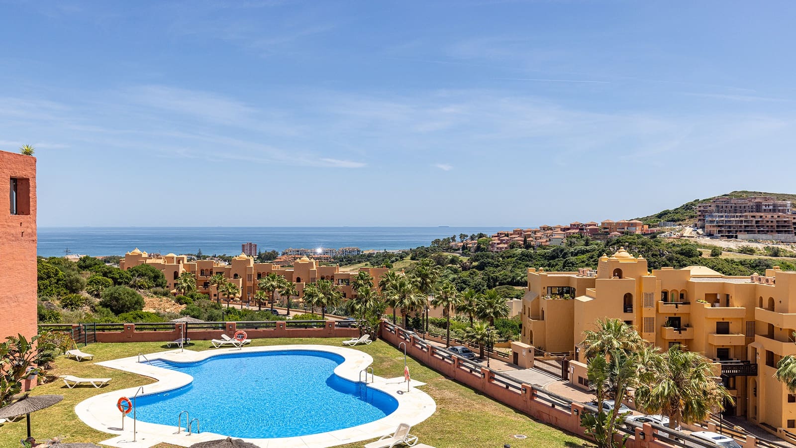 2 bedroom Apartment for sale in San Luis de Sabinillas with pool garage - € 329,000 (Ref: 9865014)