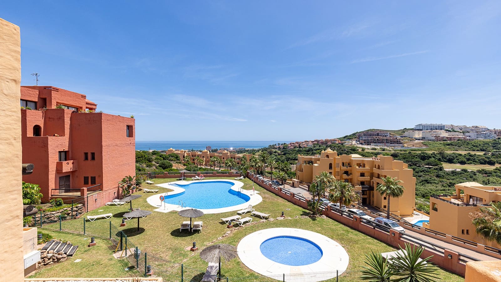 2 bedroom Apartment for sale in San Luis de Sabinillas with pool garage - € 329,000 (Ref: 9865014)