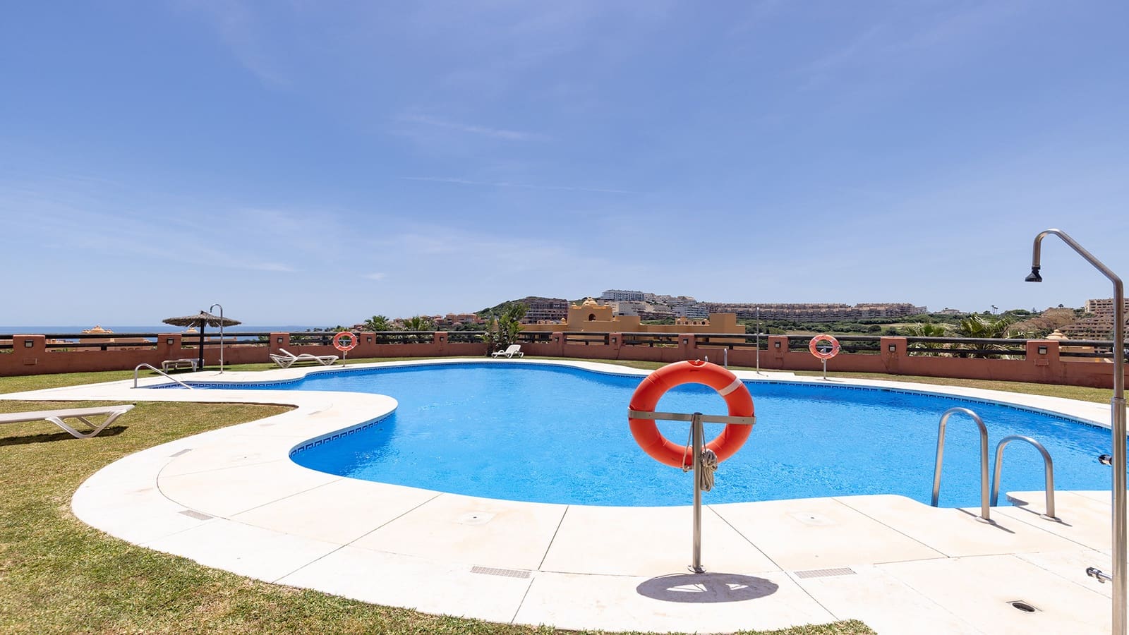 2 bedroom Apartment for sale in San Luis de Sabinillas with pool garage - € 329,000 (Ref: 9865014)