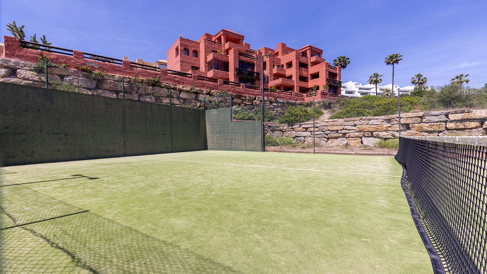 2 bedroom Apartment for sale in San Luis de Sabinillas with pool garage - € 329,000 (Ref: 9865014)