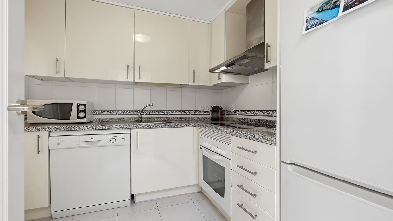 2 bedroom Penthouse for sale in Manilva with pool garage - € 265,000 (Ref: 9878232)