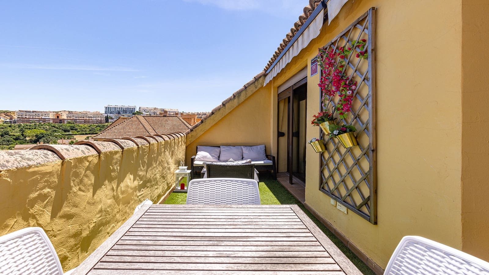 2 bedroom Penthouse for sale in Manilva with pool garage - € 265,000 (Ref: 9878232)