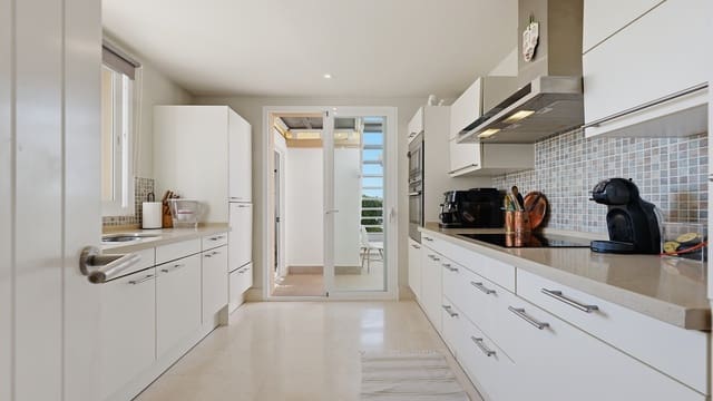 2 sypialnia Apartament na sprzedaż w Casares z basenem garażem - 620 000 € (Ref: 9880751)