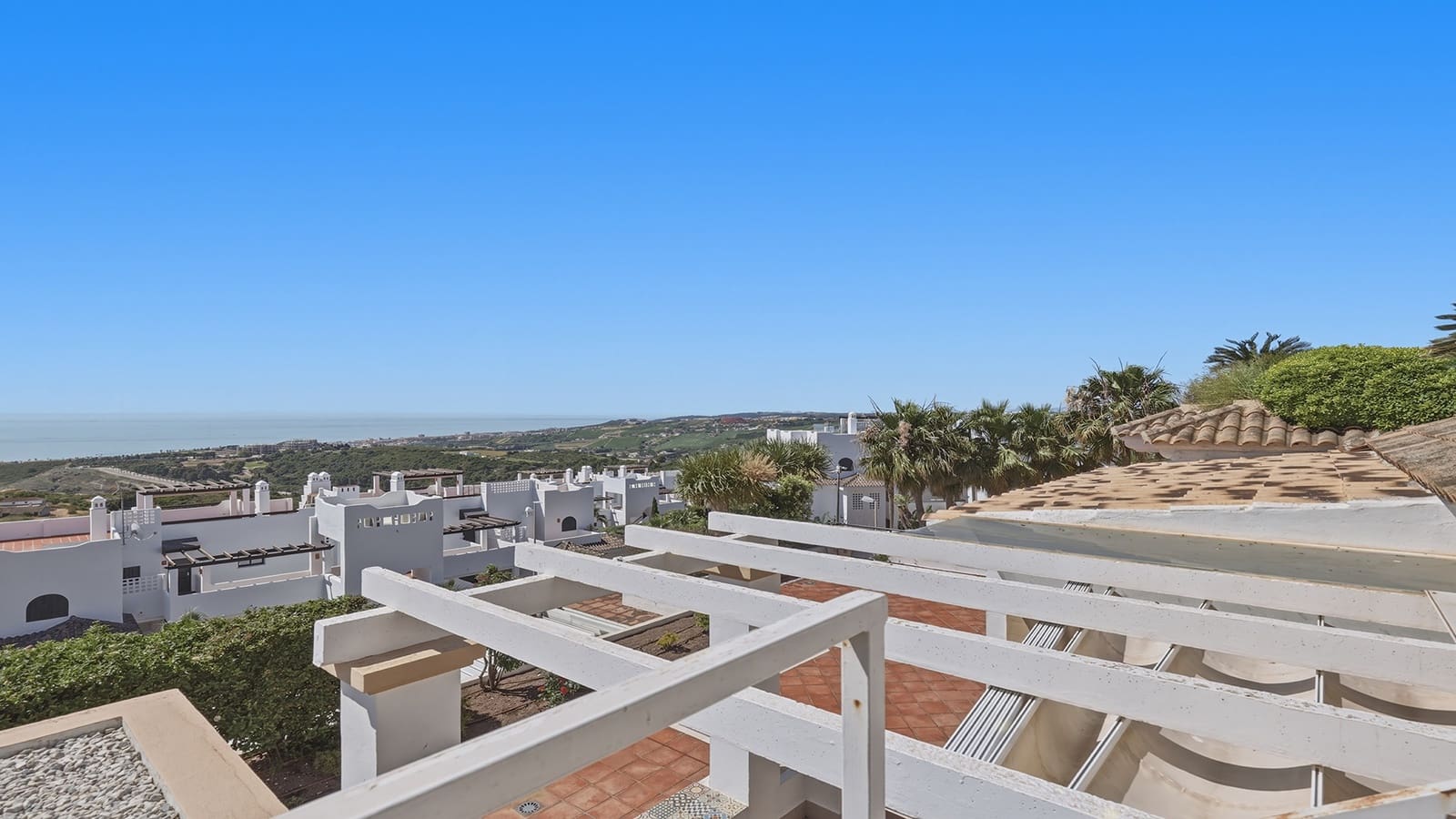 3 sypialnia Apartament na sprzedaż w Casares z basenem garażem - 620 000 € (Ref: 9880751)