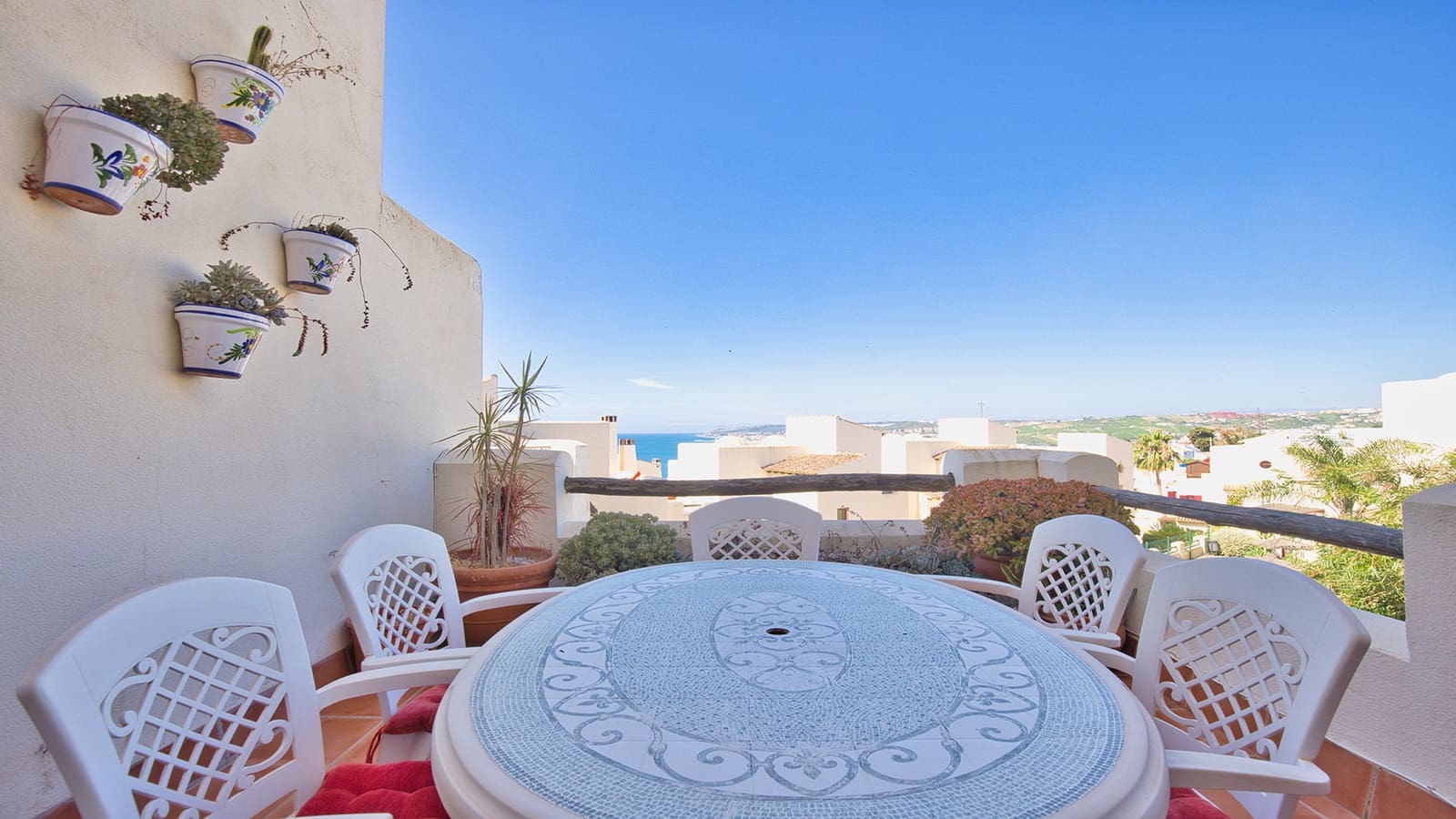 2 bedroom Apartment for sale in Bahia de Casares with pool garage - € 259,000 (Ref: 9912769)
