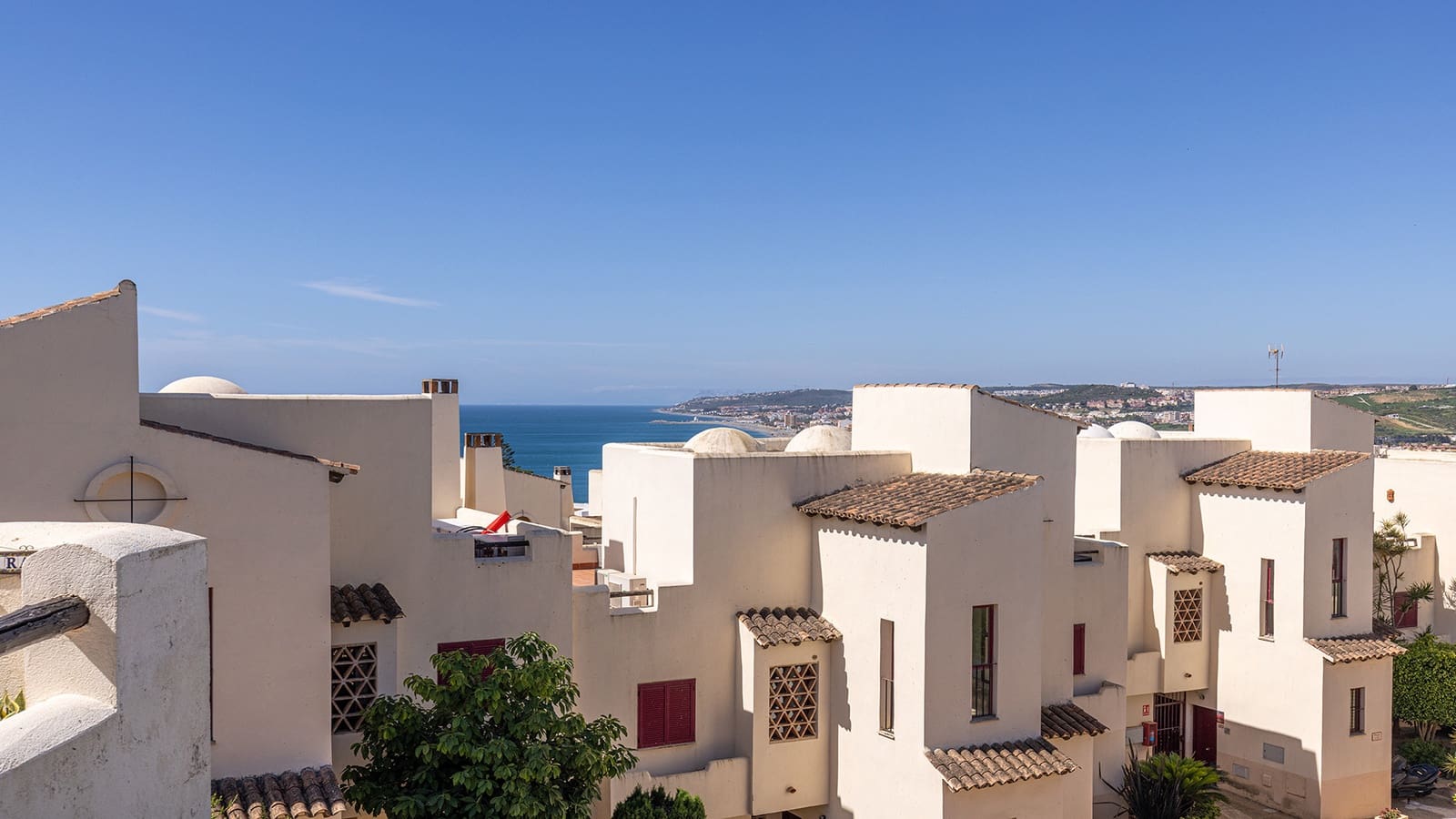 2 bedroom Apartment for sale in Bahia de Casares with pool garage - € 259,000 (Ref: 9912769)