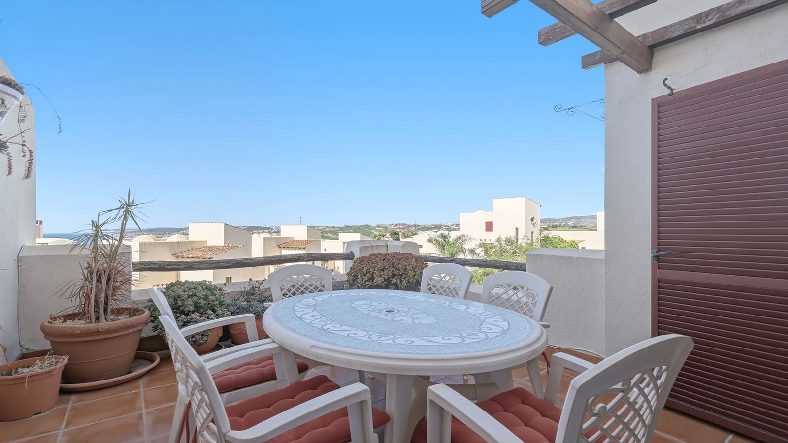 2 bedroom Apartment for sale in Bahia de Casares with pool garage - € 259,000 (Ref: 9912769)