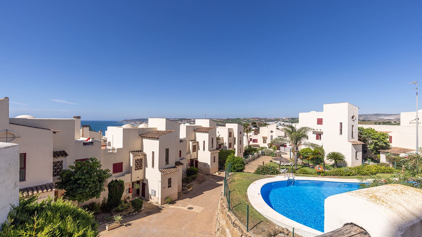 2 bedroom Apartment for sale in Bahia de Casares with pool garage - € 259,000 (Ref: 9912769)