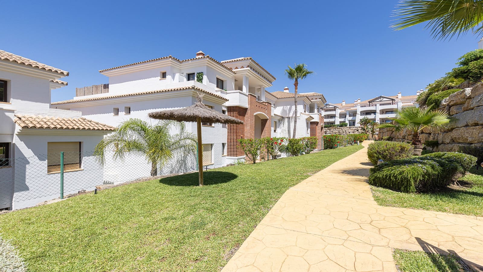 2 bedroom Apartment for sale in Casares with pool garage - € 380,000 (Ref: 9920081)
