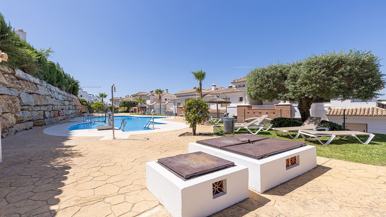 2 bedroom Apartment for sale in Casares with pool garage - € 380,000 (Ref: 9920081)